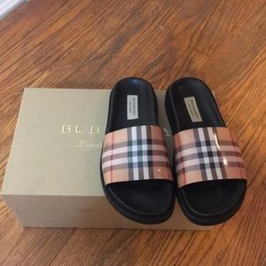 Burberry Women's Ashmore Vintage Check Pool Slides
